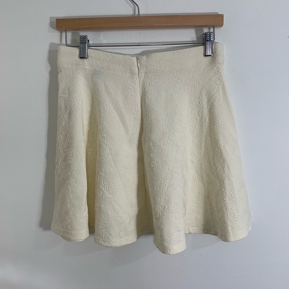 Forever 21 Beige Cream Overlay Skirt - Picture 2 of 8